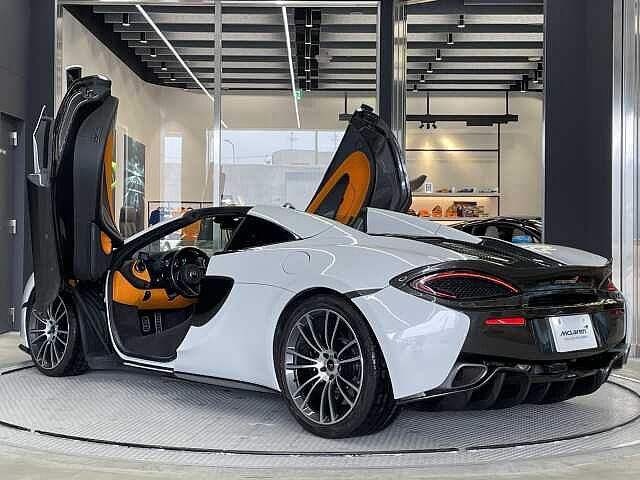 570S Spider